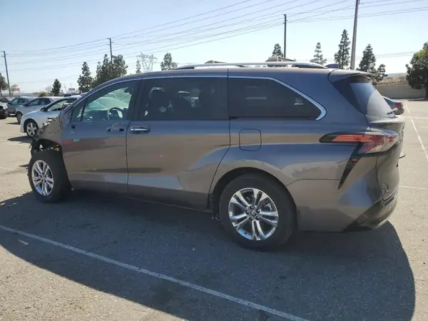 5TDESKFC8RS136402 2024 TOYOTA SIENNA - Image 2