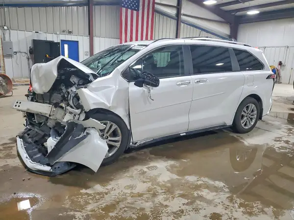 5TDESKFC8RS137064 2024 TOYOTA SIENNA - Image 1