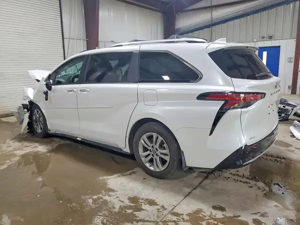 5TDESKFC8RS137064 2024 TOYOTA SIENNA - Image 2