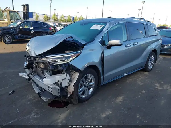 5TDESKFC8RS144192 2024 TOYOTA SIENNA - Image 2