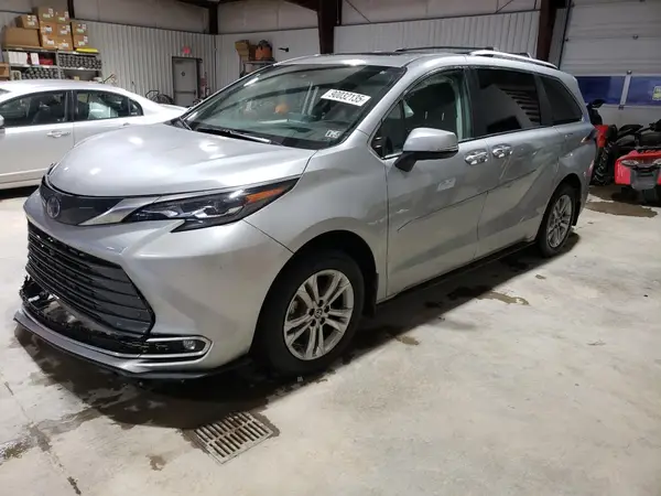 5TDESKFC8RS146055 2024 TOYOTA SIENNA - Image 1