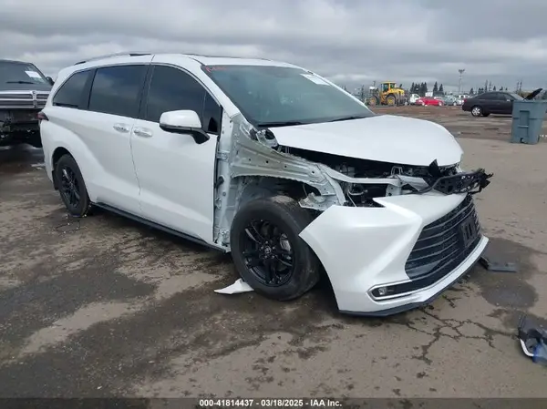 5TDESKFC8RS146914 2024 TOYOTA SIENNA - Image 1