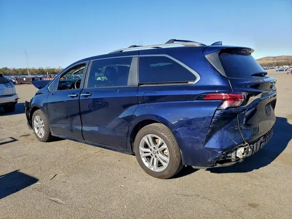 5TDESKFC8RS149053 2024 TOYOTA SIENNA - Image 2