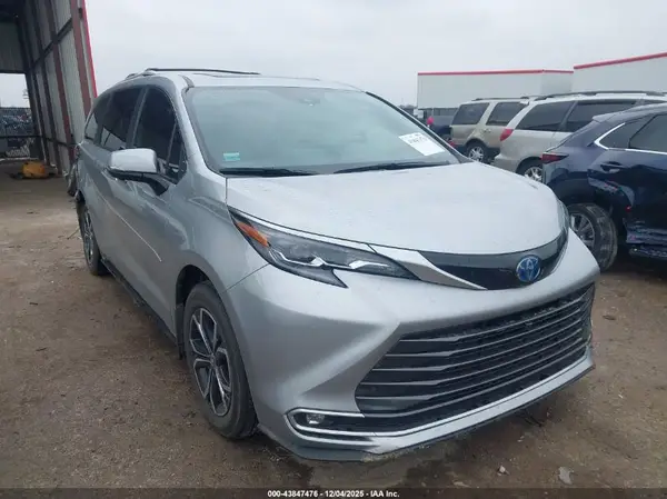 5TDESKFC8SS156039 2025 TOYOTA SIENNA - Image 1