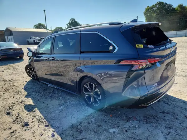 5TDESKFC8SS157708 2025 TOYOTA SIENNA - Image 2