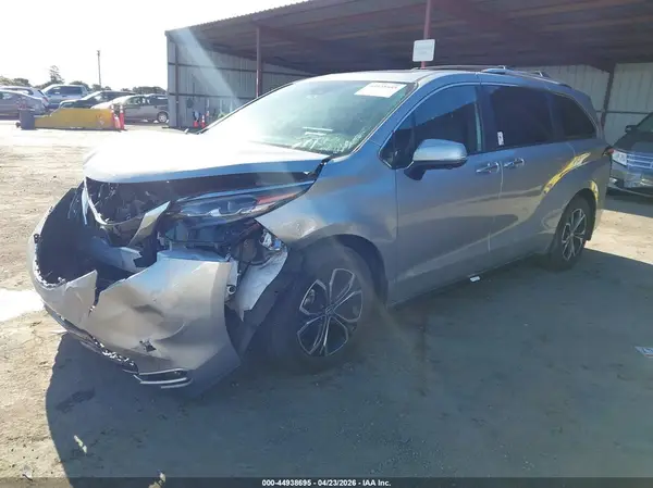 5TDESKFC8SS162231 2025 TOYOTA SIENNA - Image 2