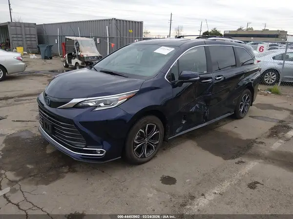 5TDESKFC8SS173830 2025 TOYOTA SIENNA - Image 2