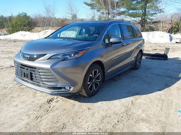5TDESKFC8TS234305 2026 TOYOTA SIENNA - Image 2