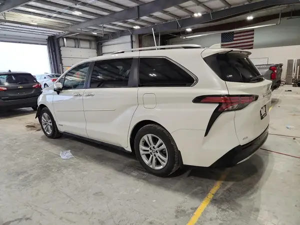 5TDESKFC9MS027746 2021 TOYOTA SIENNA - Image 2