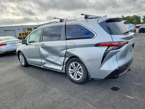 5TDESKFC9PS081293 2023 TOYOTA SIENNA - Image 2