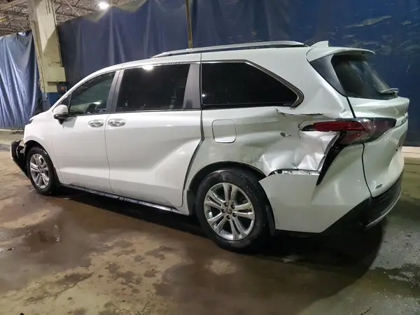 5TDESKFC9PS082542 2023 TOYOTA SIENNA - Image 2