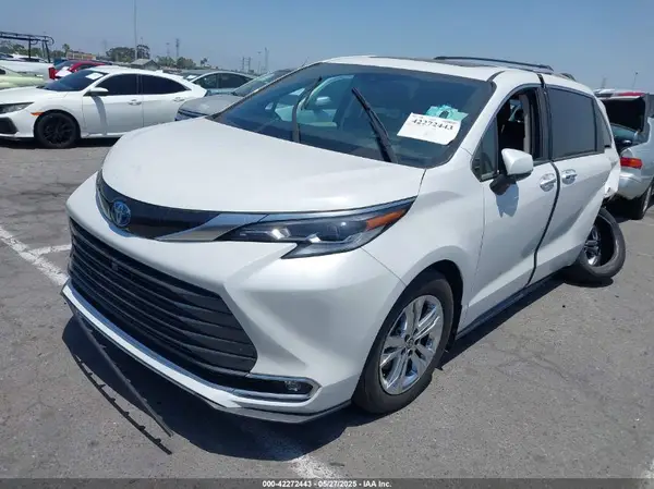 5TDESKFC9PS105009 2023 TOYOTA SIENNA - Image 2