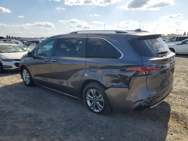 5TDESKFC9PS106211 2023 TOYOTA SIENNA - Image 2