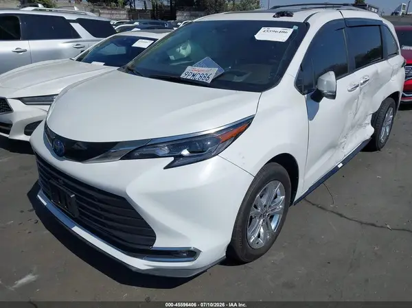 5TDESKFC9RS148820 2024 TOYOTA SIENNA - Image 2