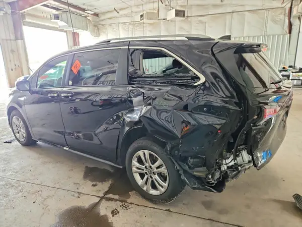 5TDESKFC9RS153113 2024 TOYOTA SIENNA - Image 2