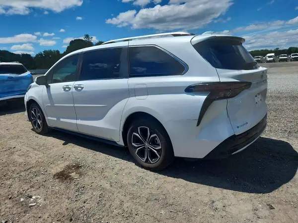 5TDESKFC9SS185128 2025 TOYOTA SIENNA - Image 2