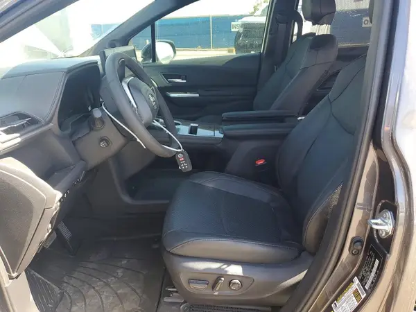 2025 TOYOTA SIENNA auction photo 7