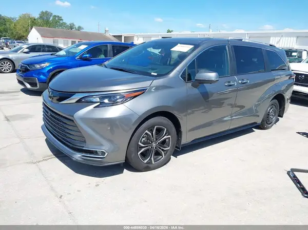 5TDESKFC9TS233566 2026 TOYOTA SIENNA - Image 2