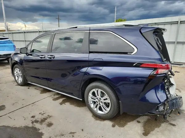 5TDESKFCXNS053581 2022 TOYOTA SIENNA - Image 2