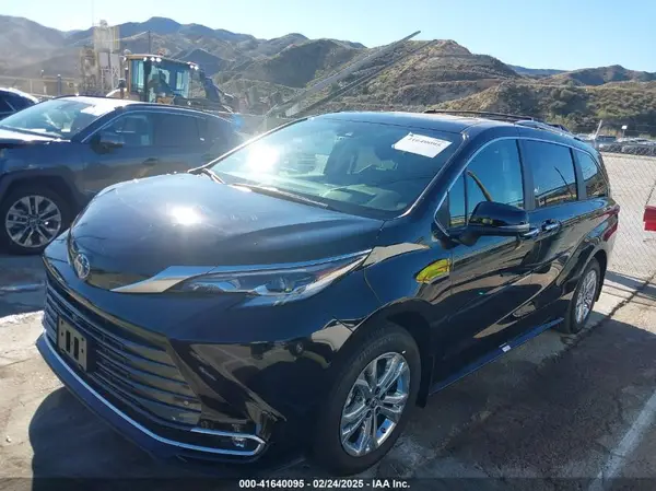 5TDESKFCXPS102149 2023 TOYOTA SIENNA - Image 2
