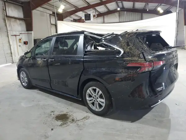 5TDESKFCXPS107819 2023 TOYOTA SIENNA - Image 2