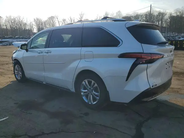 5TDESKFCXRS142234 2024 TOYOTA SIENNA - Image 2