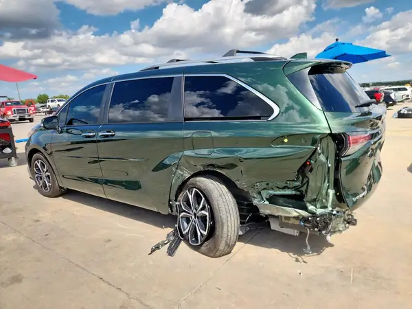 5TDESKFCXSS160562 2025 TOYOTA SIENNA - Image 2