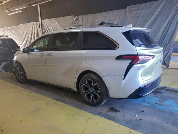 5TDESKFCXSS161579 2025 TOYOTA SIENNA - Image 2