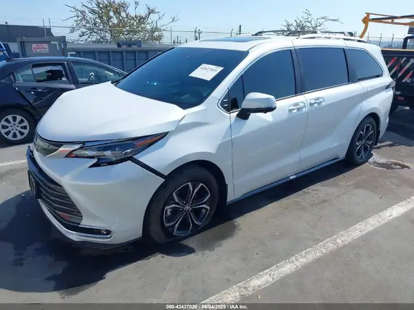 5TDESKFCXSS185106 2025 TOYOTA SIENNA - Image 2