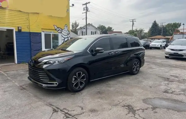 5TDESKFCXSS194176 2025 TOYOTA SIENNA - Image 2
