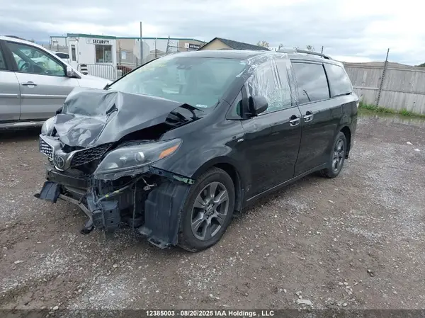5TDEZ3DC0LS244699 2020 TOYOTA SIENNA - Image 2