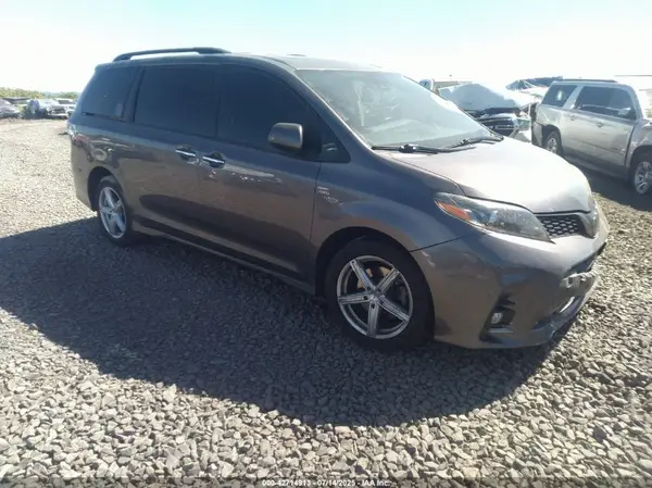 5TDEZ3DC1KS217882 2019 TOYOTA SIENNA - Image 1