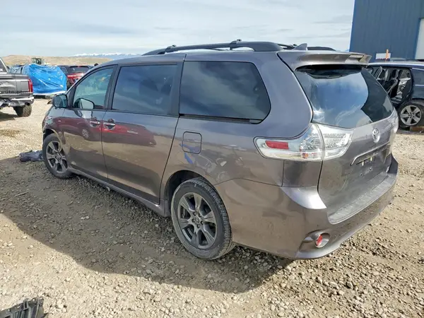 5TDEZ3DC1KS227781 2019 TOYOTA SIENNA - Image 2