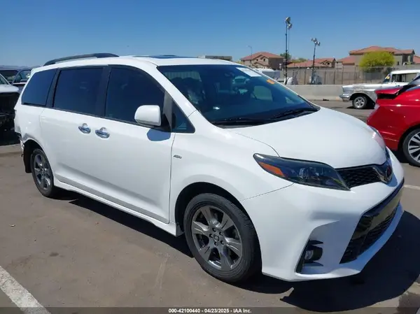 5TDEZ3DC2KS213064 2019 TOYOTA SIENNA - Image 1