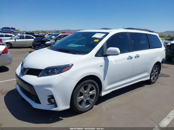 5TDEZ3DC2KS213064 2019 TOYOTA SIENNA - Image 2