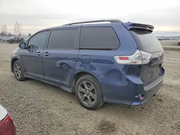 5TDEZ3DC2LS246826 2020 TOYOTA SIENNA - Image 2