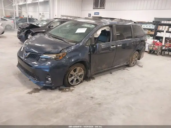 5TDEZ3DC3KS215616 2019 TOYOTA SIENNA - Image 2