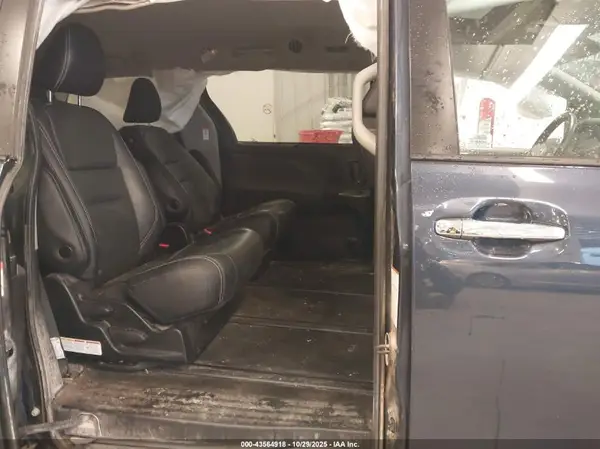 5TDEZ3DC3KS215616 2019 TOYOTA SIENNA - Image 8