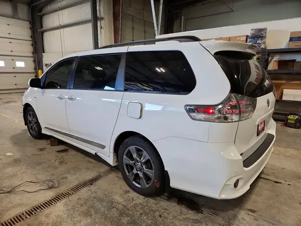 5TDEZ3DC3KS217253 2019 TOYOTA SIENNA - Image 2