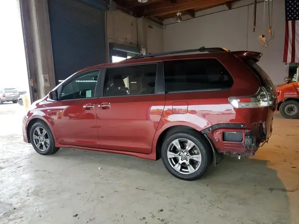 5TDEZ3DC3KS225319 2019 TOYOTA SIENNA - Image 2