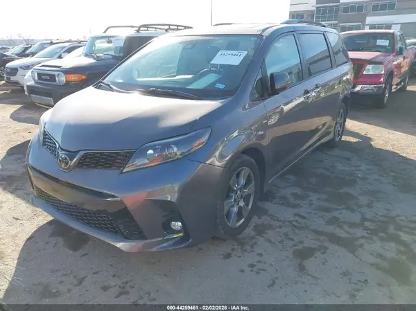 5TDEZ3DC3LS249475 2020 TOYOTA SIENNA - Image 2