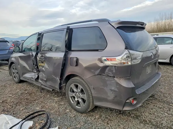 5TDEZ3DC3LS251582 2020 TOYOTA SIENNA - Image 2