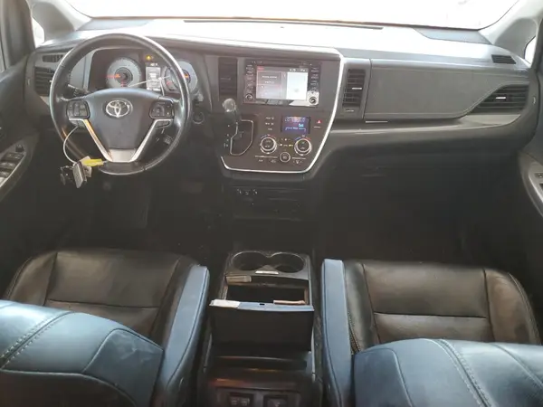 5TDEZ3DC4KS216015 2019 TOYOTA SIENNA - Image 8