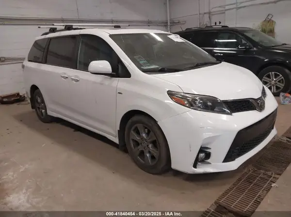 5TDEZ3DC4KS217360 2019 TOYOTA SIENNA - Image 1