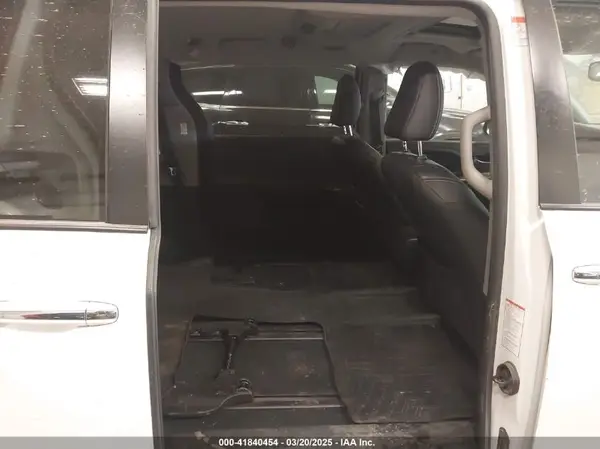 5TDEZ3DC4KS217360 2019 TOYOTA SIENNA - Image 8