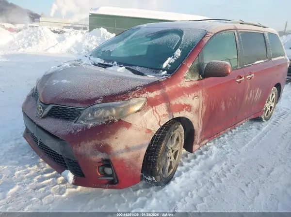5TDEZ3DC5KS216315 2019 TOYOTA SIENNA - Image 2