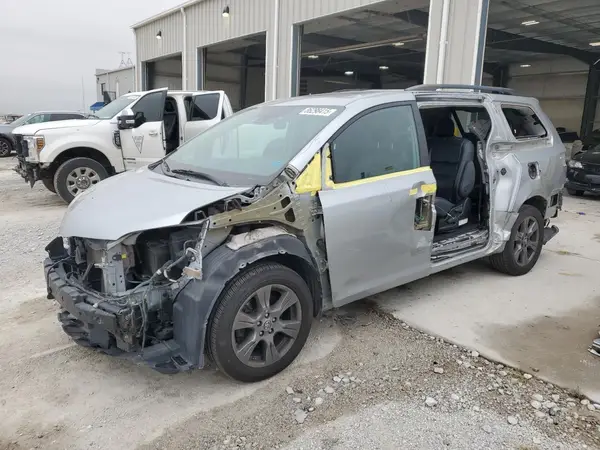 5TDEZ3DC5KS221045 2019 TOYOTA SIENNA - Image 1