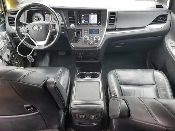 5TDEZ3DC5KS221045 2019 TOYOTA SIENNA - Image 8