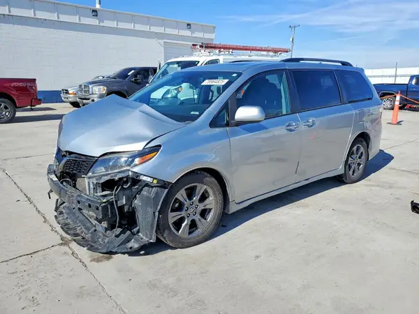 5TDEZ3DC5KS226410 2019 TOYOTA SIENNA - Image 1