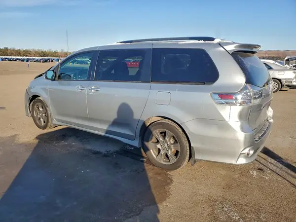 5TDEZ3DC5LS234492 2020 TOYOTA SIENNA - Image 2